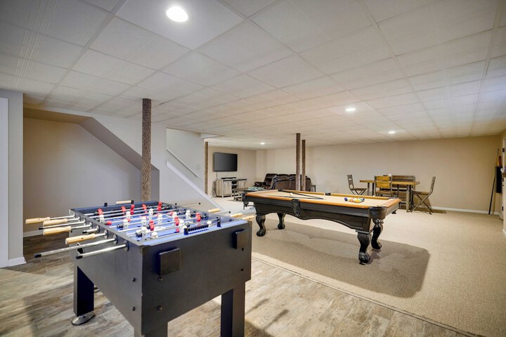 The Nest at Pinecrest by Avantstay Spacious Deck Game Room, Fire Pit