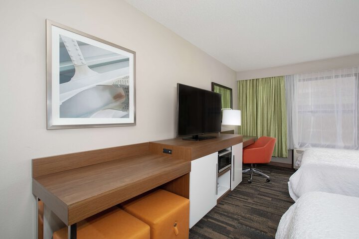 Hampton Inn & Suites Kansas City-Merriam