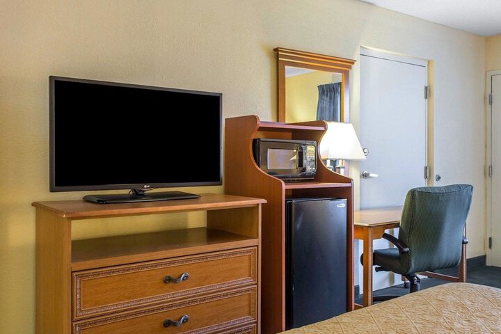 Room 27 of 35