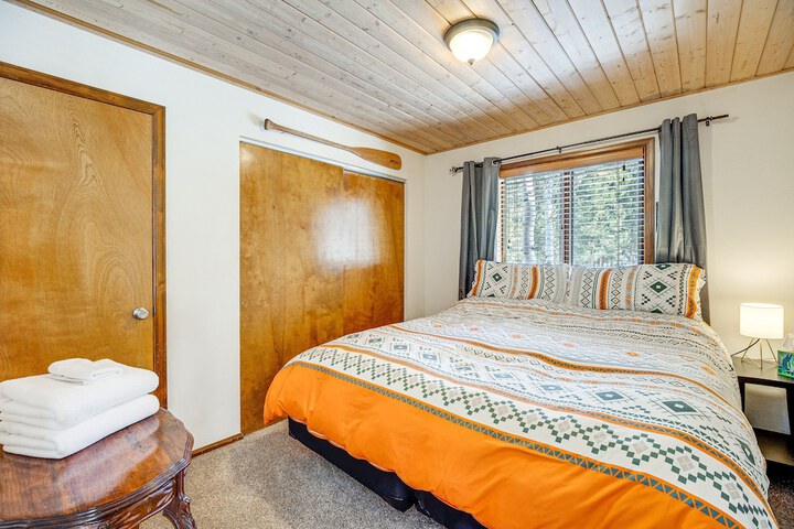 Woodland Park Chalet w / Deck Grill & Mtn Views!
