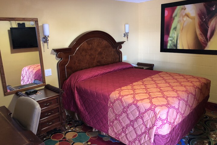 Room 21 of 34