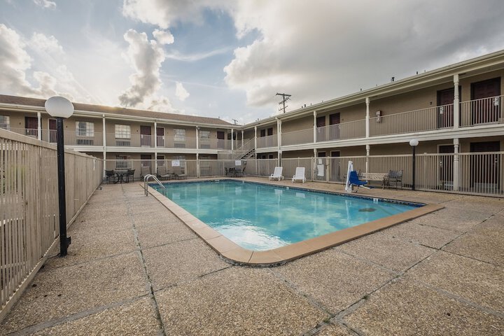 Pool 5 of 34