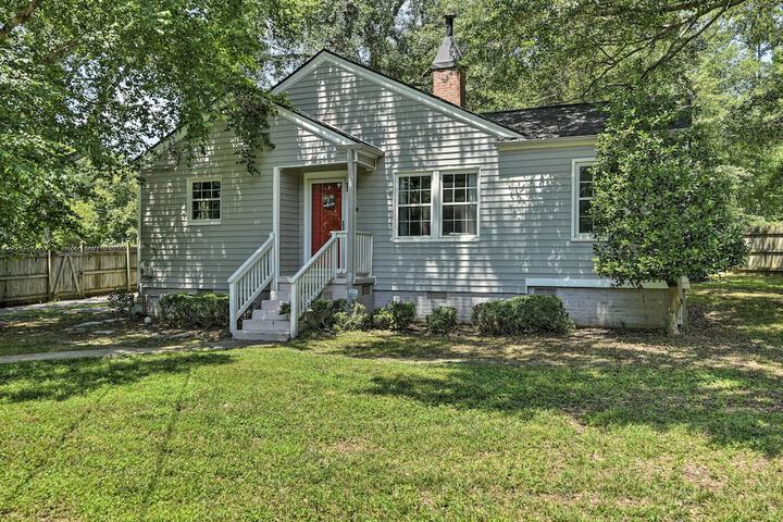 Bright Home w / Yard in Historic Fuquay-varina!