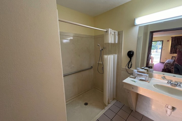 Room 13 of 31