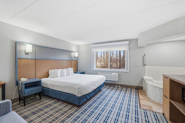 AmericInn by Wyndham White Bear Lake St. Paul
