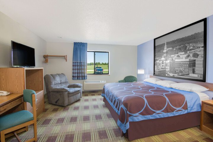 Room 11 of 18