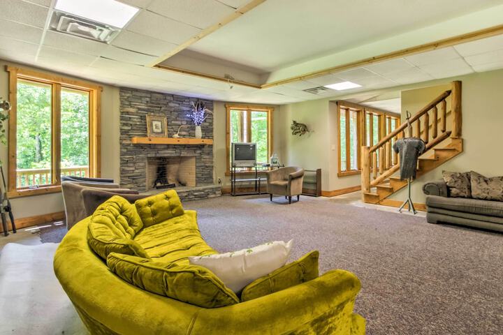 Tryon House w / Hot Tub - Near Equestrian Centers!
