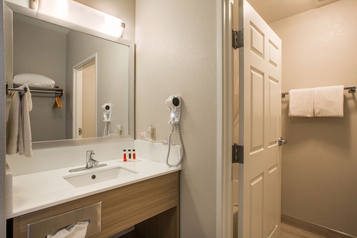 Room 27 of 54