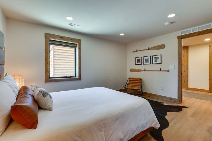 Updated Silverthorne Home w / Hot Tub & Mtn Views!