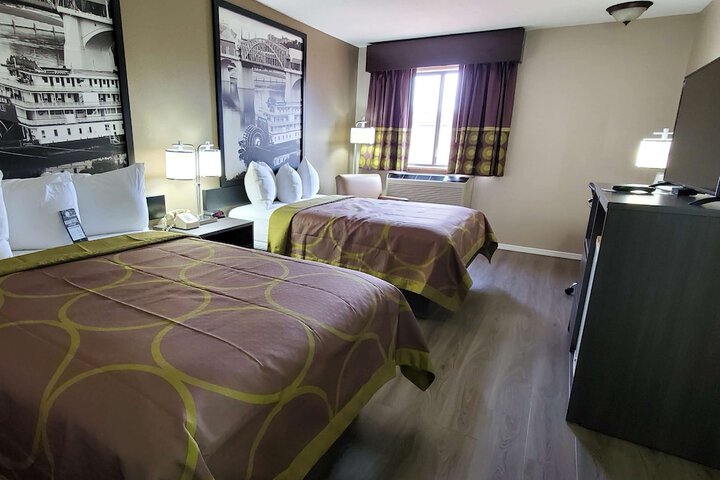 Super 8 by Wyndham Paris