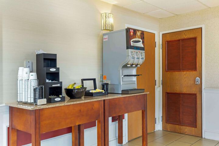 Best Western The Inn at Sharon / Foxboro