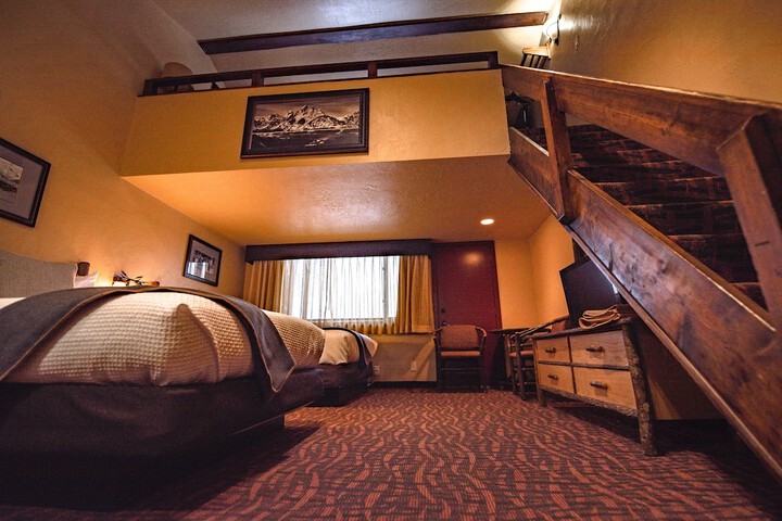 Elk Country Inn