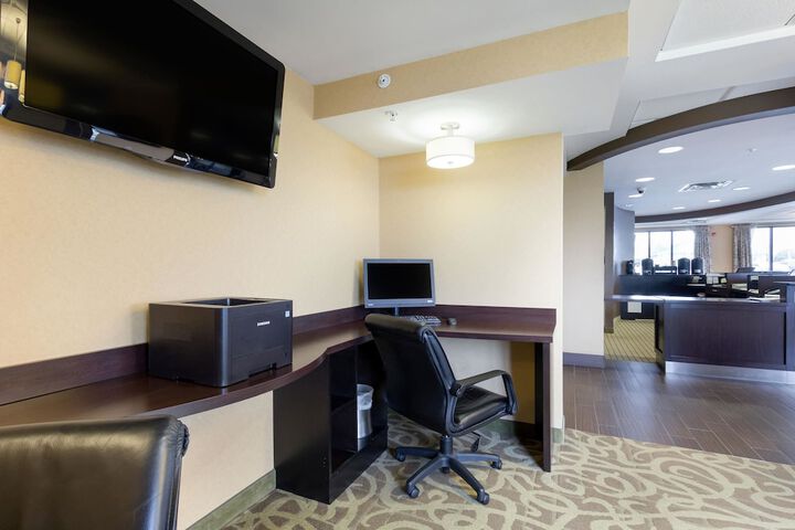 Business Center 30 of 34