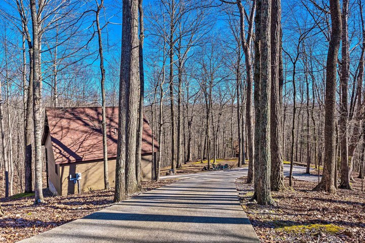Quiet & Private Cabin 5 Mi to Dale Hollow Lake!