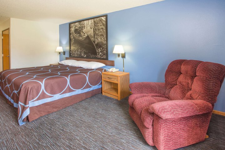 Room 10 of 14