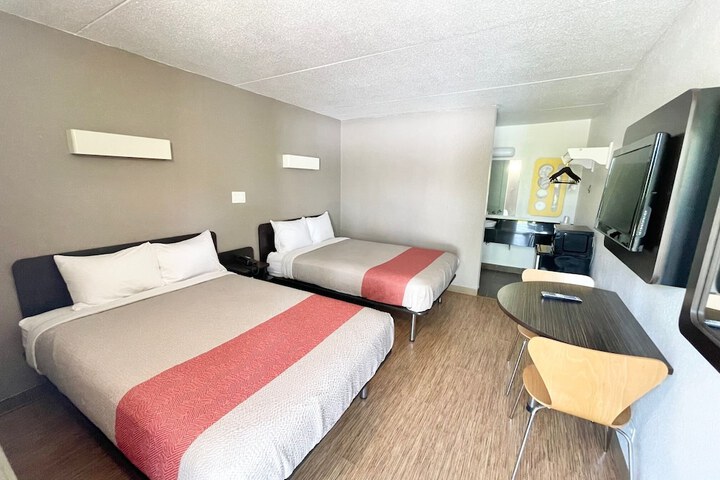 Room 18 of 25