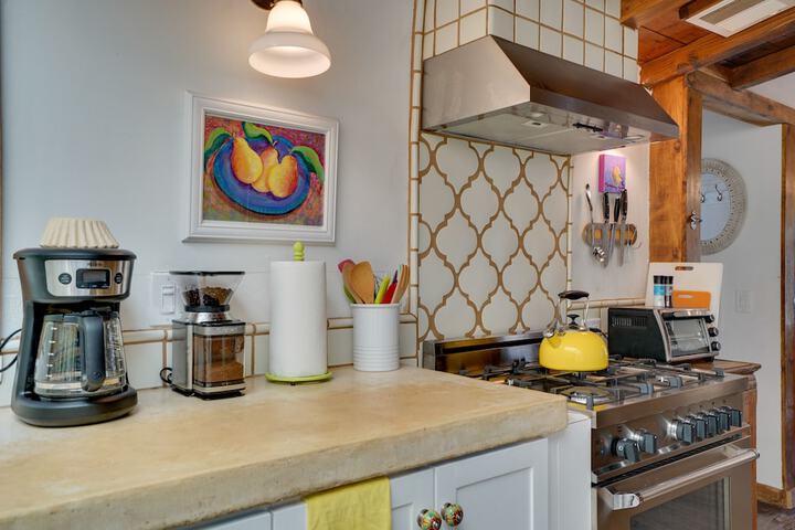 Patagonia Cottage w / Patio & Yard: Walk to Town!