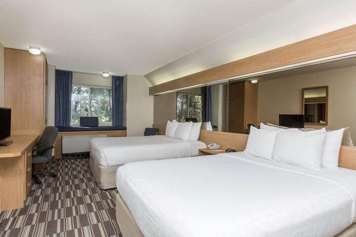 Room 4 of 12