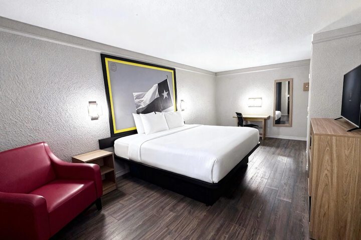 Super 8 by Wyndham Nacogdoches Near University
