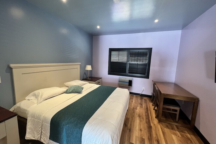 Room 11 of 27