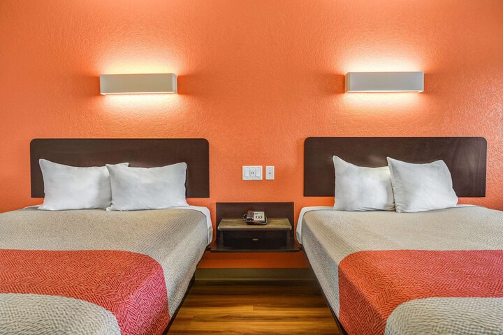 Room 8 of 22