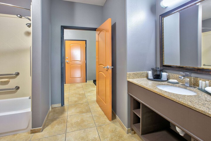 Room 20 of 28