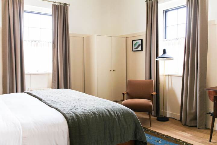 Room 4 of 32