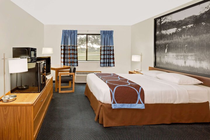 Room 16 of 19