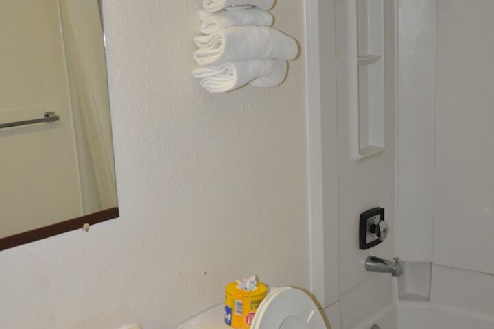 Room 10 of 14