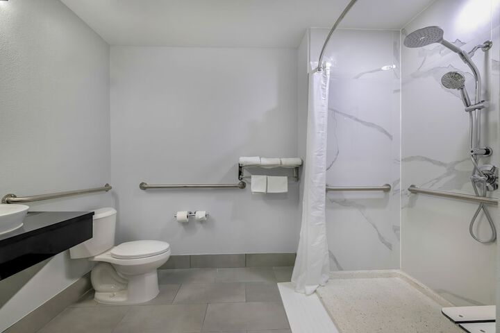 Room 9 of 25