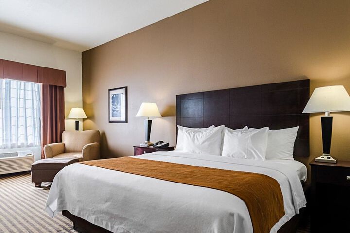 Comfort Inn & Suites Lawrence - University Area
