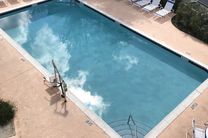 Pool 6 of 51