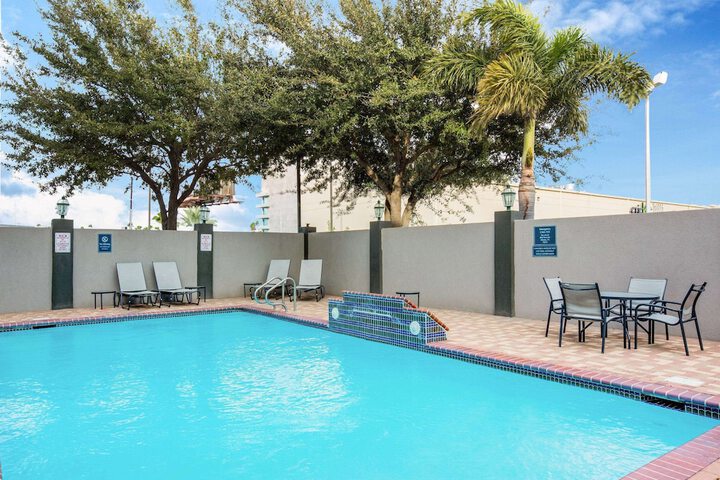Pool 7 of 35