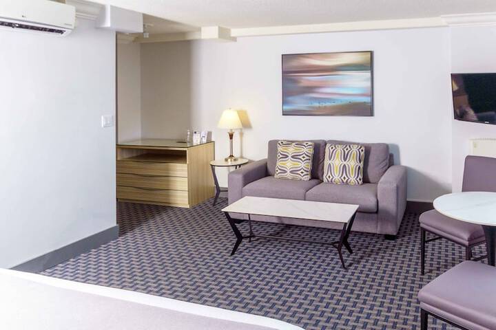Room 53 of 242