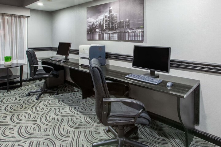 Business Center 17 of 17