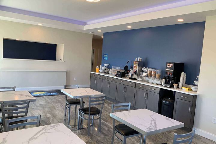 Days Inn by Wyndham Troy IL