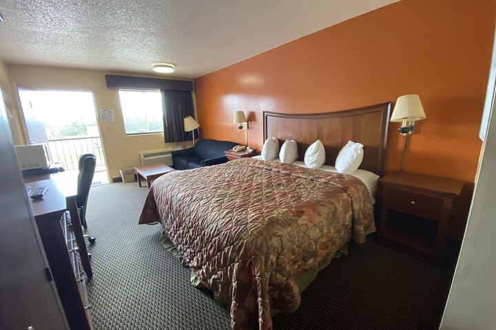 Room 21 of 35