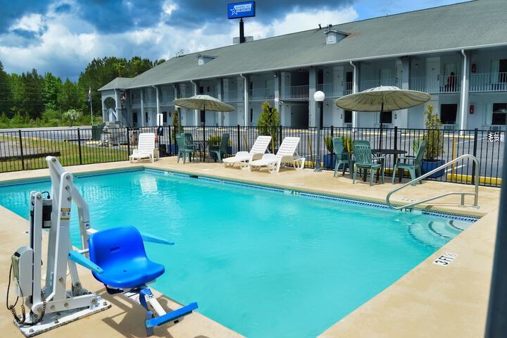 Pool 10 of 38