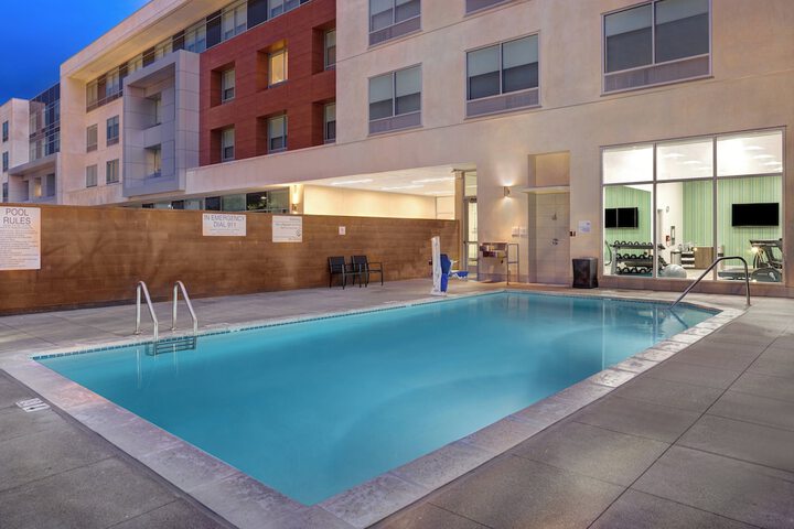 Holiday Inn Express & Suites Glendale Downtown by IHG