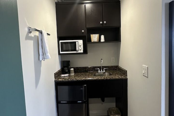 Garden Inn & Suites