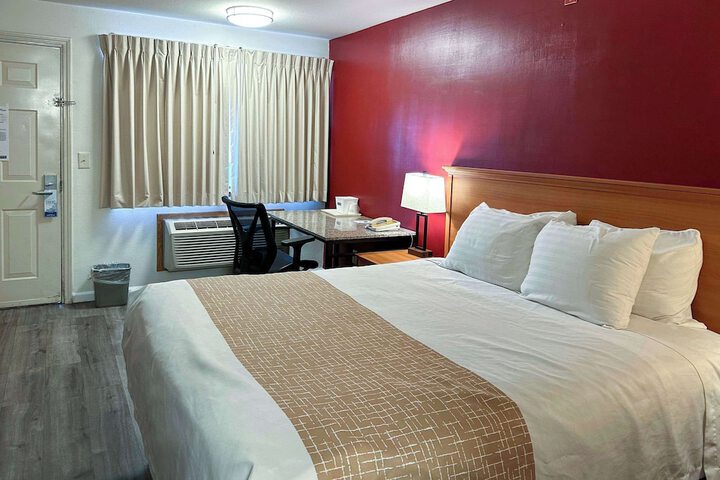 Room 27 of 34
