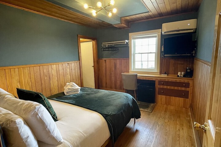 Room 72 of 156