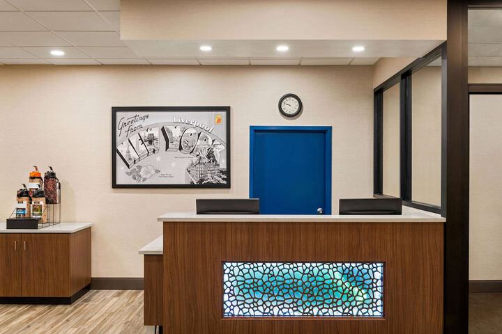 Super 8 by Wyndham Liverpool / Syracuse North Airport