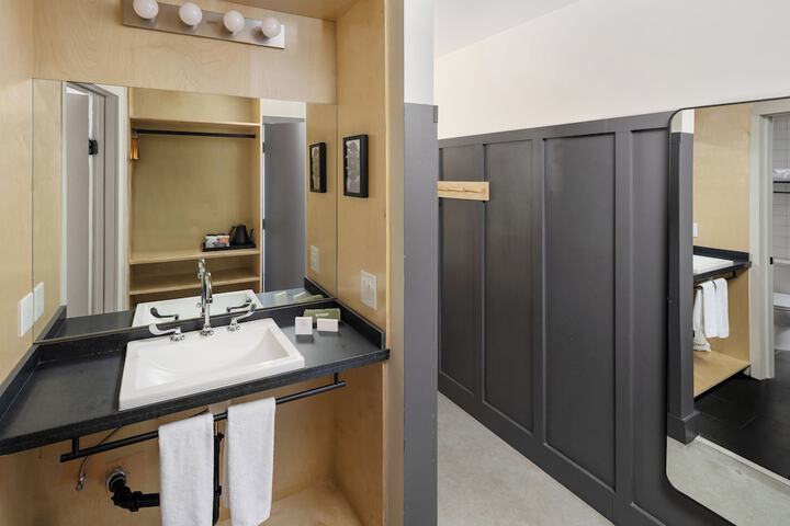 Room 50 of 119