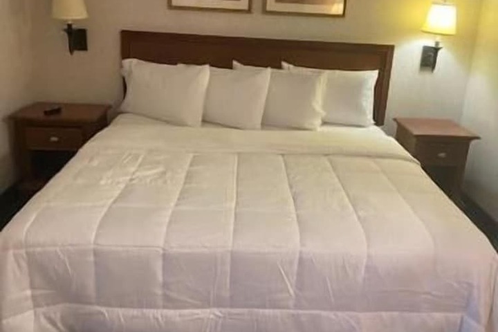 Room 21 of 34