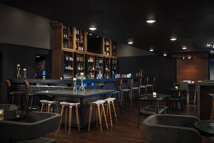 Lounge 91 of 103