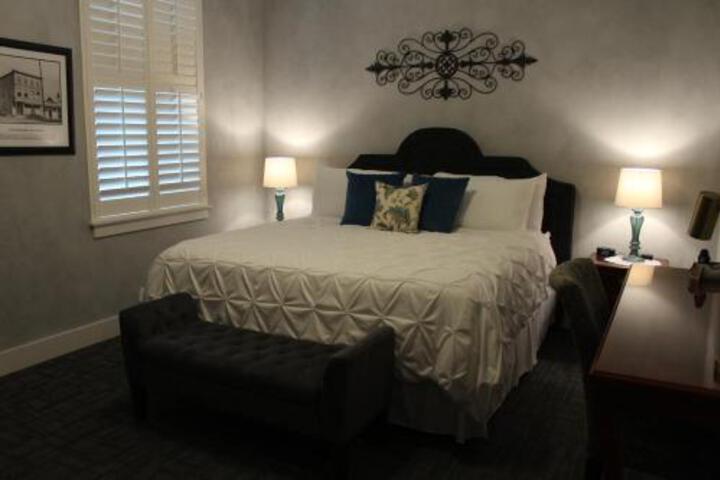 Audubons Grill & Bar