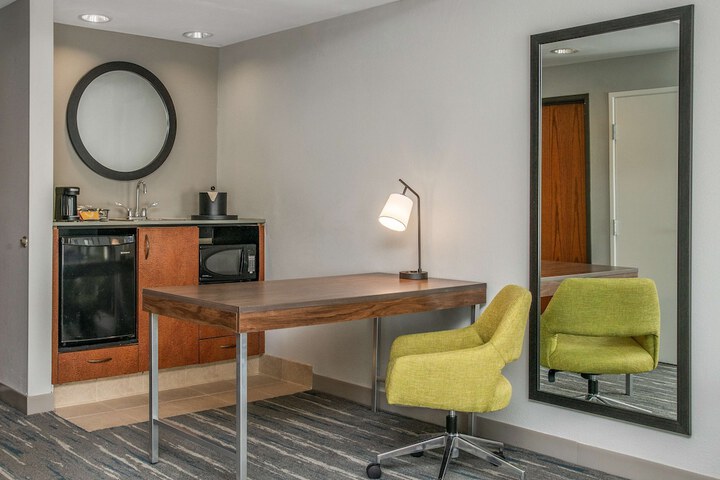 Room 12 of 34