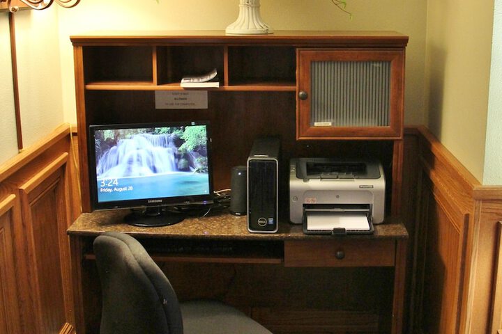 Business Center 42 of 46
