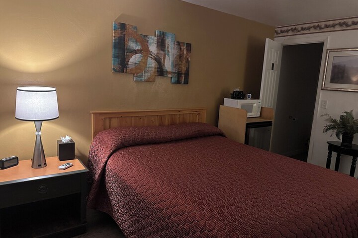Rustic Inn Motel